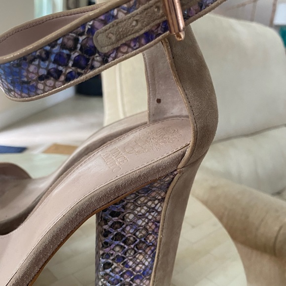 Glamorous iridescent snakeskin/suede high heel. - Picture 4 of 5